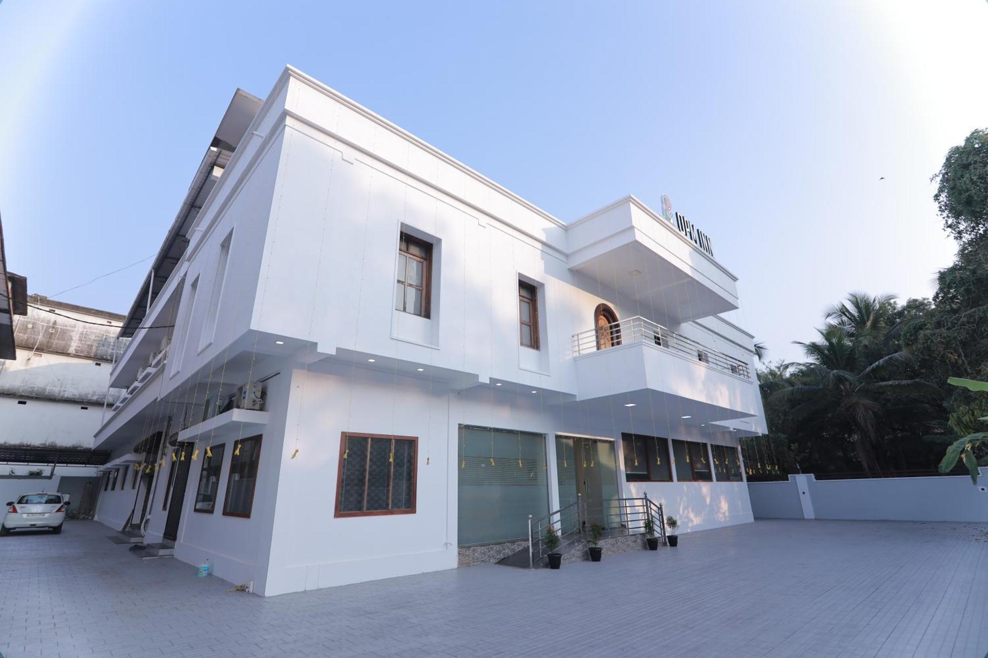 Opm Inn Payyannur Bagian luar foto