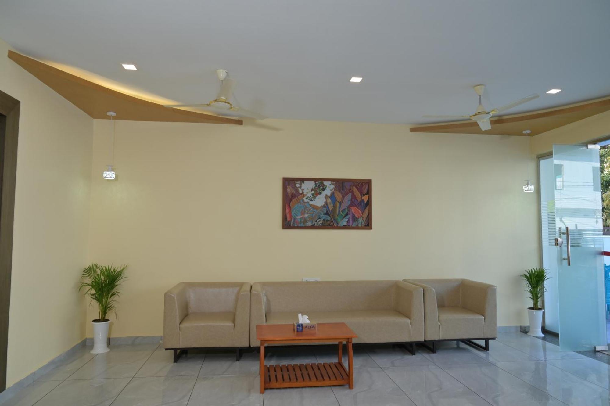 Opm Inn Payyannur Bagian luar foto
