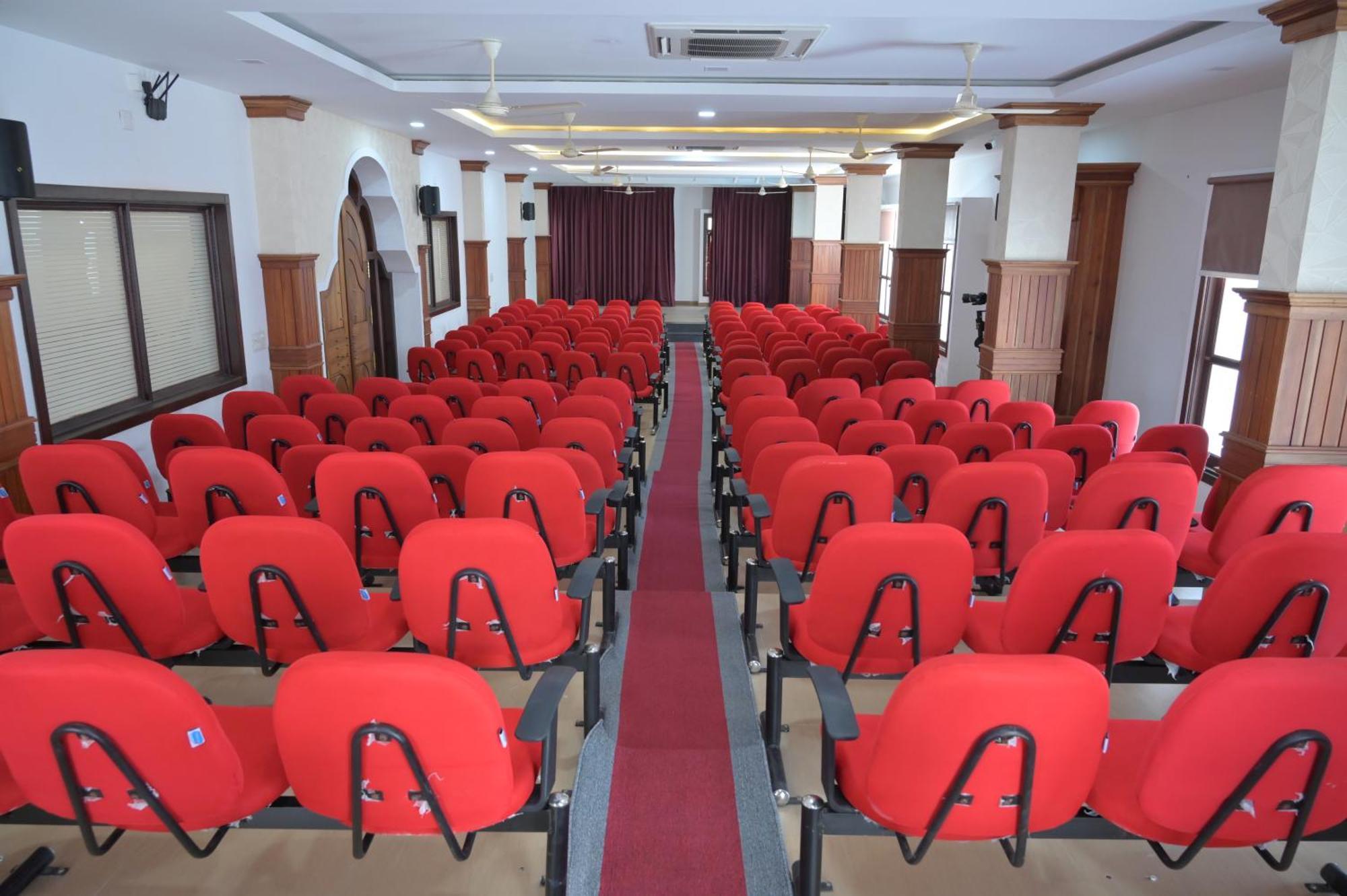 Opm Inn Payyannur Bagian luar foto