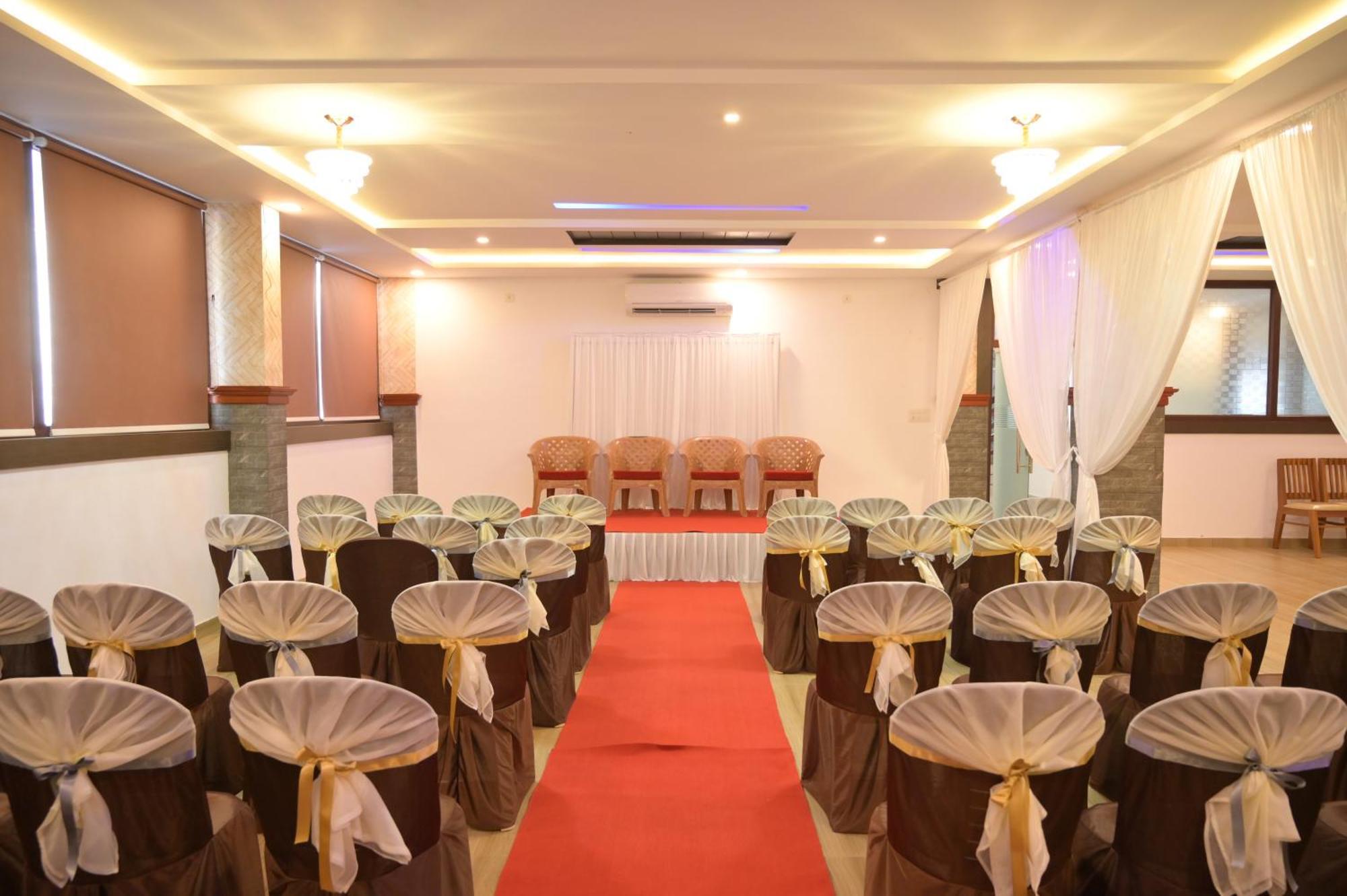 Opm Inn Payyannur Bagian luar foto
